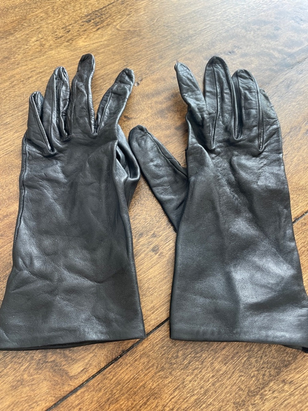 Classic Black Leather Women's Gloves